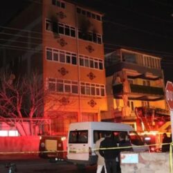 Denizli’de acı olay… Evdeki yangında bebeğini 4. kattan attı: Kendisi zehirlenerek öldü