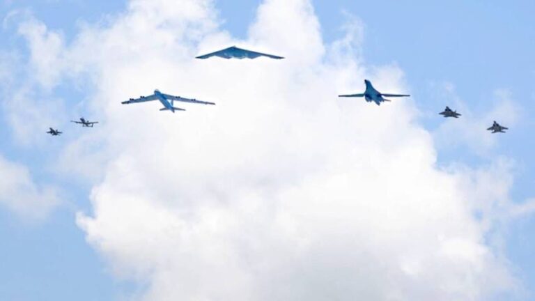 abdden-tarihi-adim-israile-b-2-bombardiman-ucagi-verilmesi-icin-tasari-sunuldu-NYzw19YS.jpg